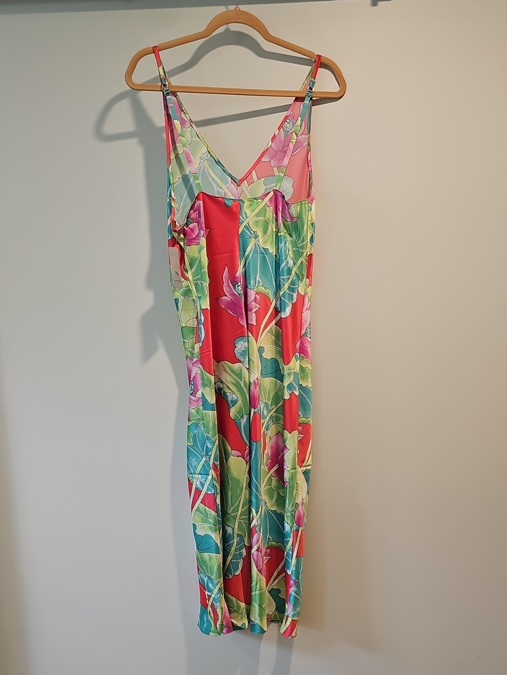 Natori Red Floral Slip Dress with Teal and Green Accents Size Medium NWT - Picture 2 of 6